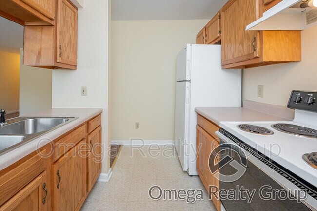 Building Photo - 484 Grey Hill Rd