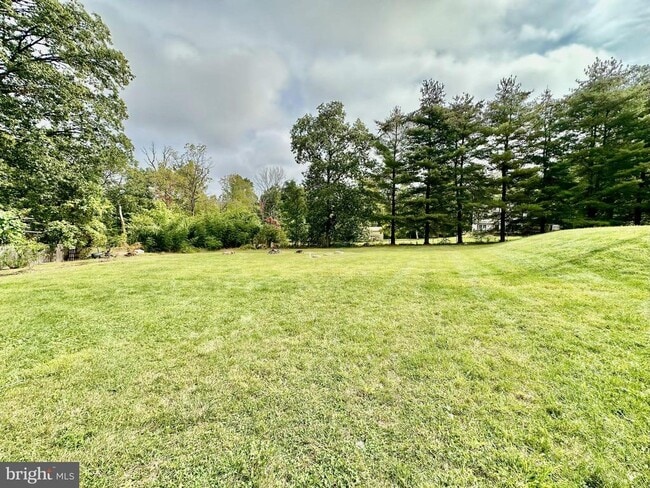 Building Photo - 633 Durham Rd