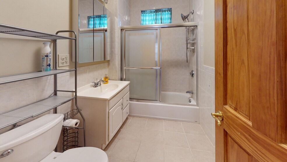 Building Photo - 64 Paris St