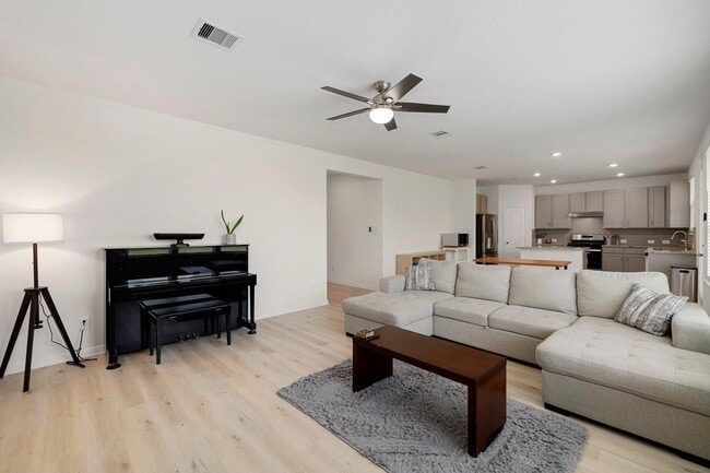 Building Photo - 7618 Coral Ky Dr