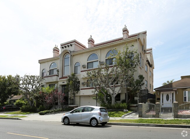 Building Photo - 3939 Inglewood Blvd