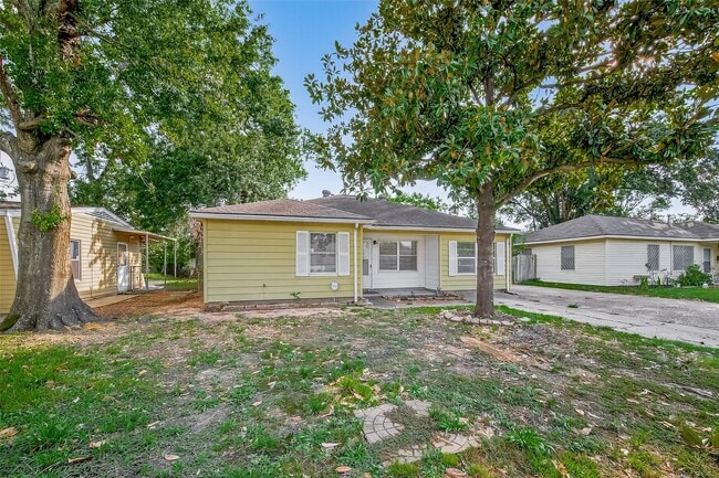 Primary Photo - 6741 Feldspar St