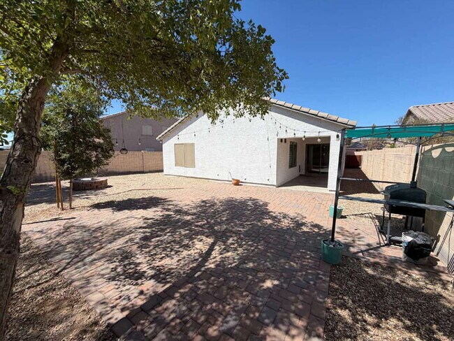 Building Photo - 44245 W Snow Dr