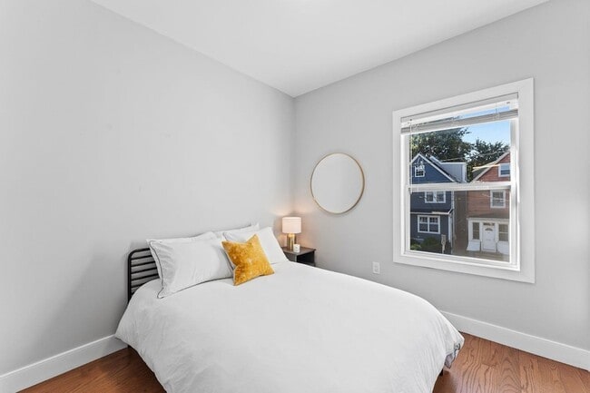 Building Photo - 76 Condict St