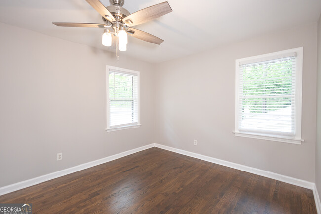 Building Photo - 2689 Collier Dr NW
