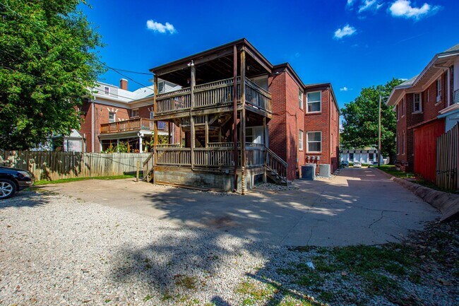 Building Photo - 116-118 N 32nd Avenue