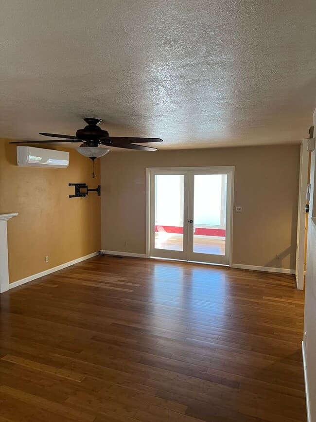 Building Photo - Beautiful Rockridge Home for long term Lease.