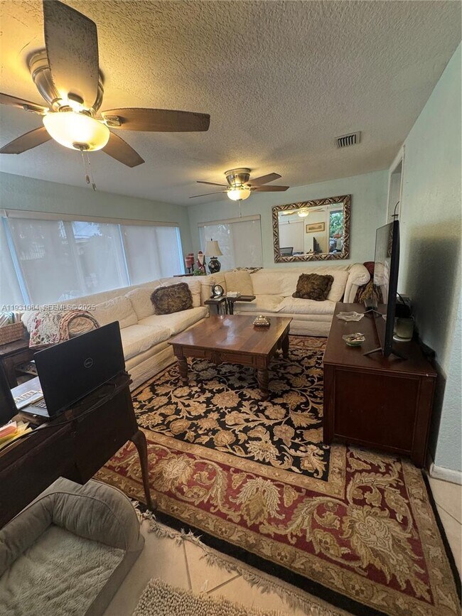 Building Photo - 918 SE 16th St