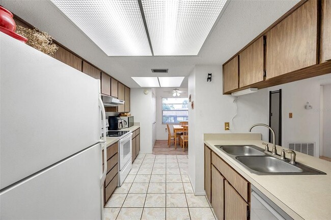 Building Photo - 3840 Staysail Ln