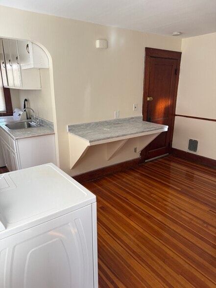 Building Photo - 7 Gardners Ln