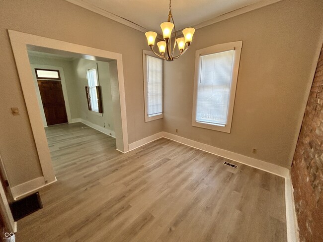 Building Photo - 639 Stevens St