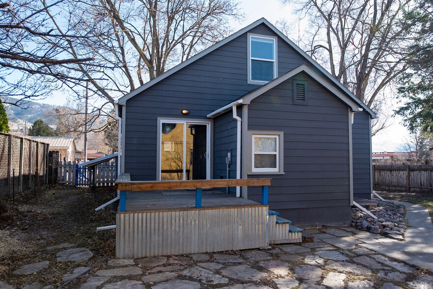 Building Photo - 330 Benton Ave
