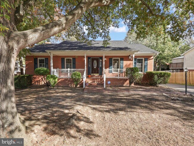 Building Photo - 8 English Oak Cir