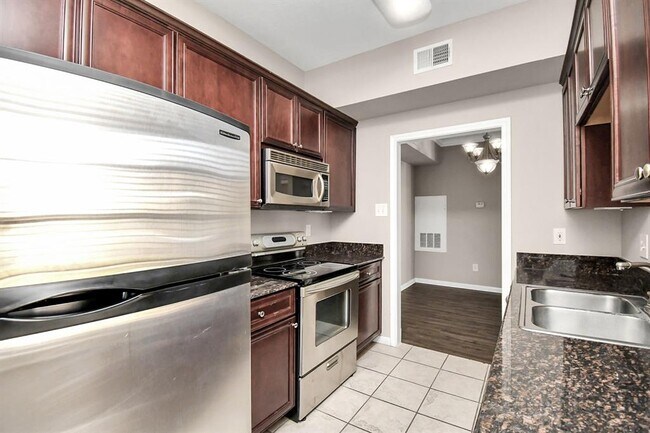 Building Photo - 2255 Braeswood Park Dr