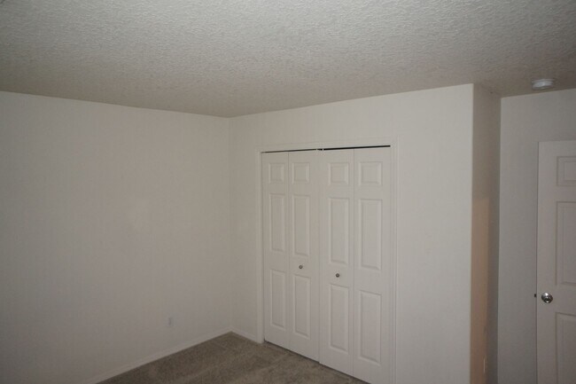 Building Photo - 4 bedroom Orenco Garden pet friendly house