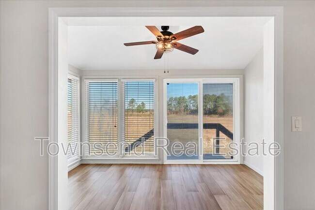 Building Photo - 695 Cedar Point