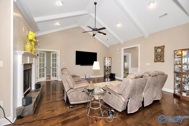 Building Photo - 216 SW Winterbranch Rd