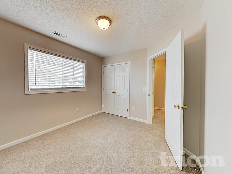 Building Photo - 262 Santee Cir
