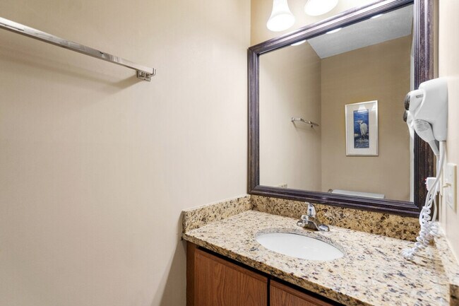 Building Photo - 1639 Sedgefield Dr