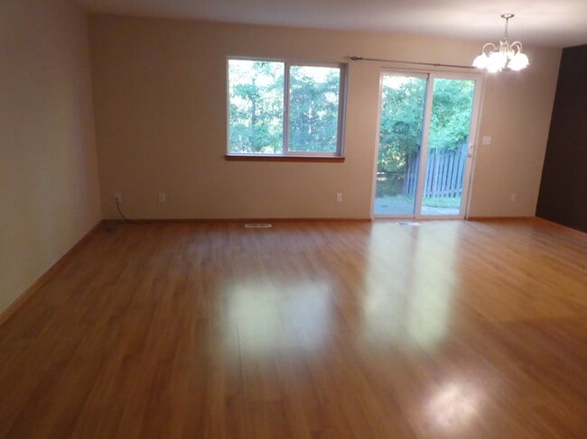 Building Photo - 15455 SW Kirby Ln