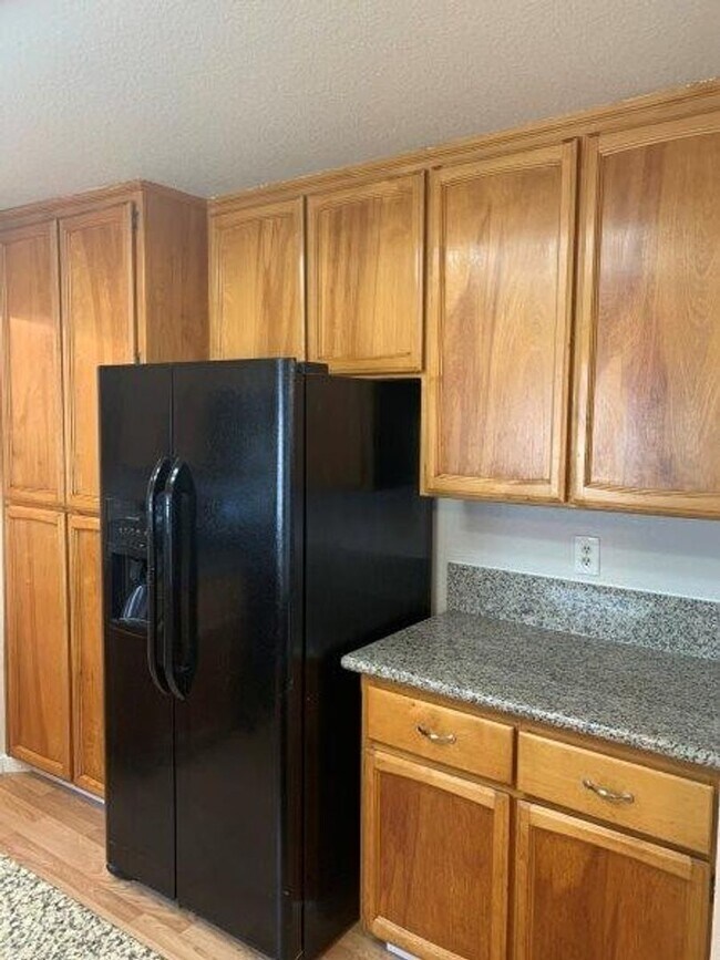 Building Photo - Great Antelope Home Located On a Court