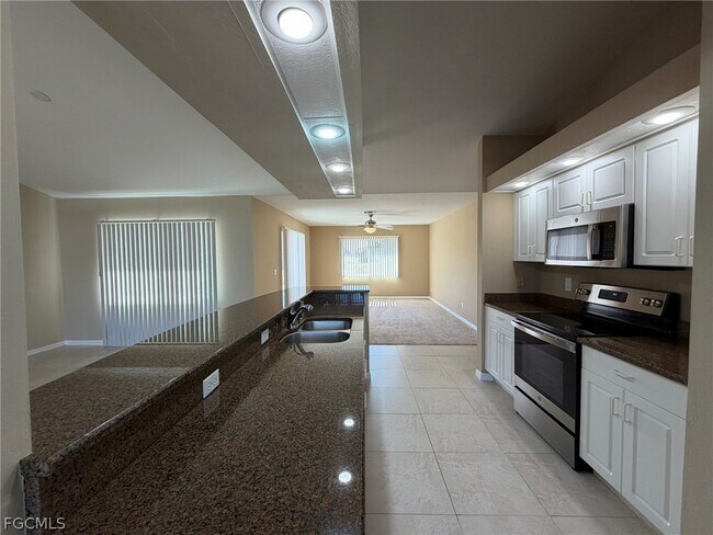 Building Photo - 414 SE 7th St