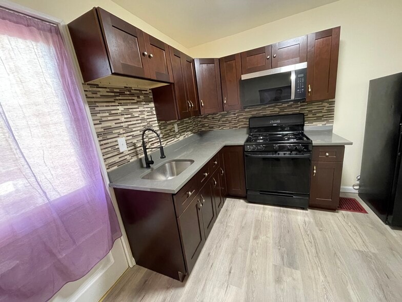 Kitchen - 5548 Avondale Pl