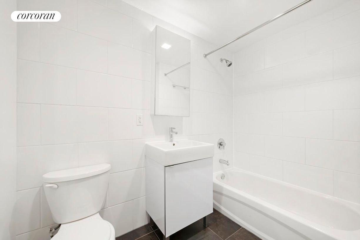 Building Photo - 41-23 Crescent St