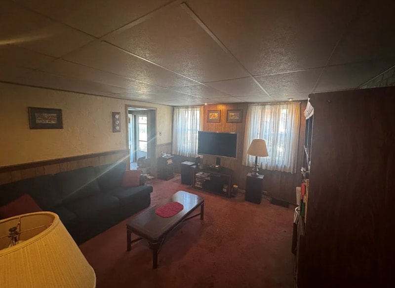 Building Photo - 233 38th St