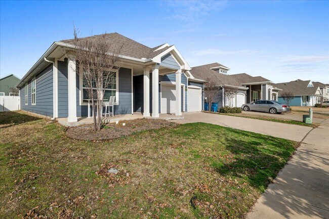 Building Photo - 9141 Blackstone Dr