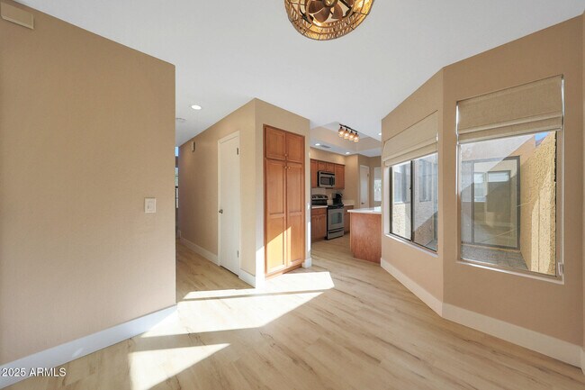 Building Photo - 4653 W Dublin St