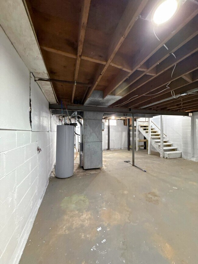 Building Photo - Newly Renovated 3BR Home on a Quiet Cul-de-Sac | Spacious Yard & Basement