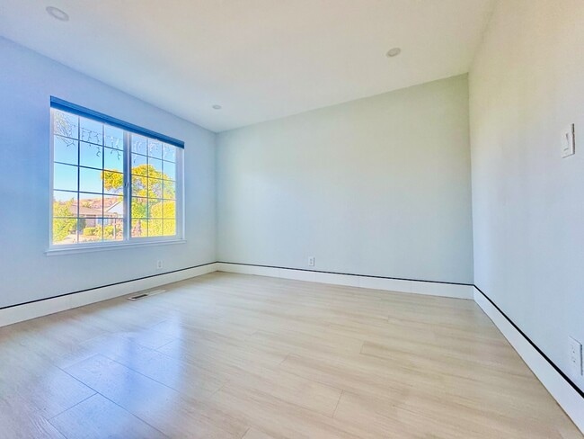 Building Photo - 3104 Linkfield Way