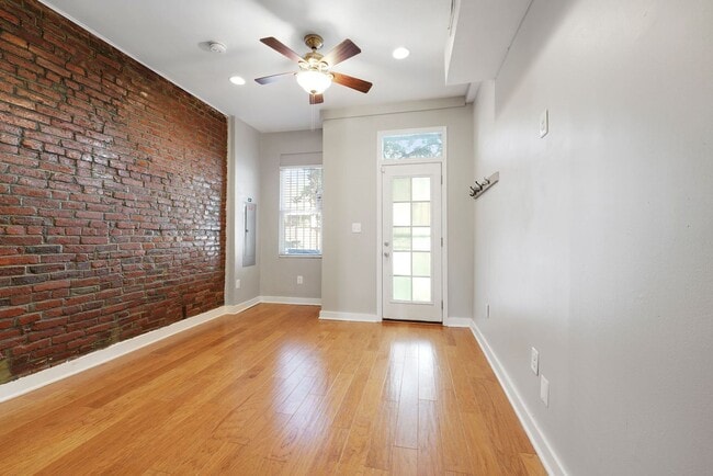 Building Photo - 1/2 off 1 month’s rent for a lease start b...