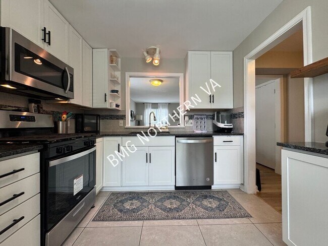 Building Photo - 301 Bridle Crest Square NE