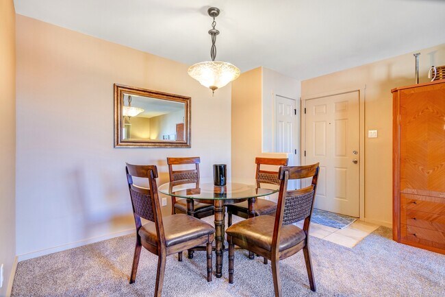 Building Photo - Beautifully Furnished One Bedroom Condo near Hospital Available Now!