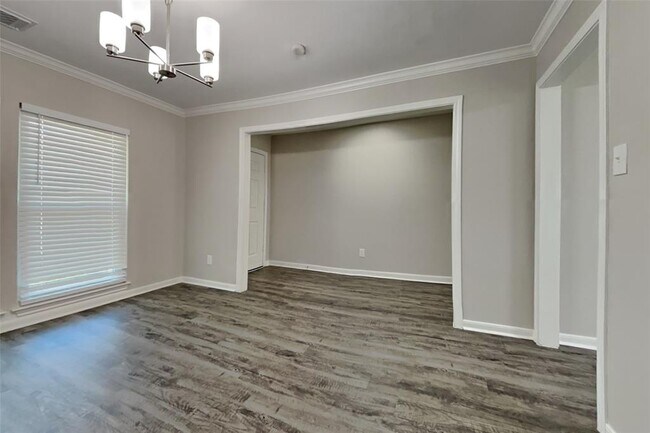 Building Photo - 1315 Forest Hollow Dr