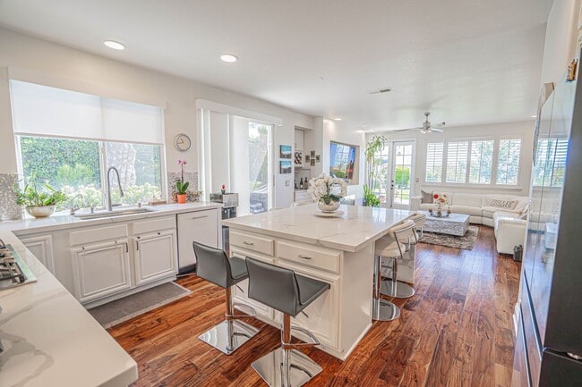 Building Photo - Expansive 5-Bedroom Home with Spa & Solar ...