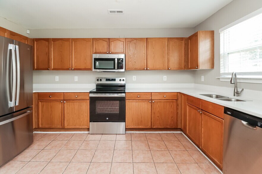Building Photo - 5015 Patricia Ann Ln