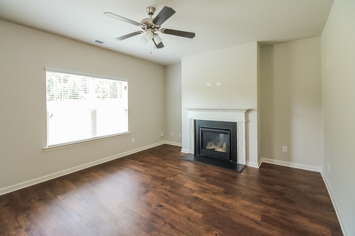 Building Photo - 10 Glen Abbey Cir
