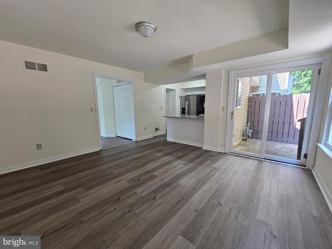 Building Photo - 1417 S Farmview Dr