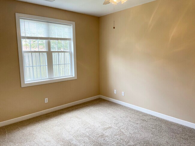 Building Photo - 5006 Carleton Dr