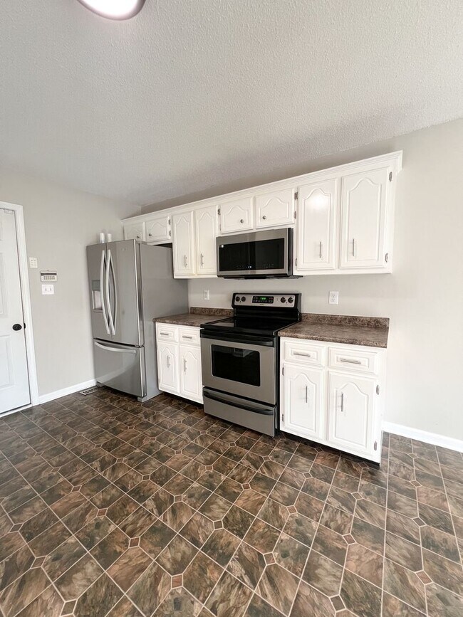 Building Photo - Beautiful Single-Family Home! Bonus Room, ...