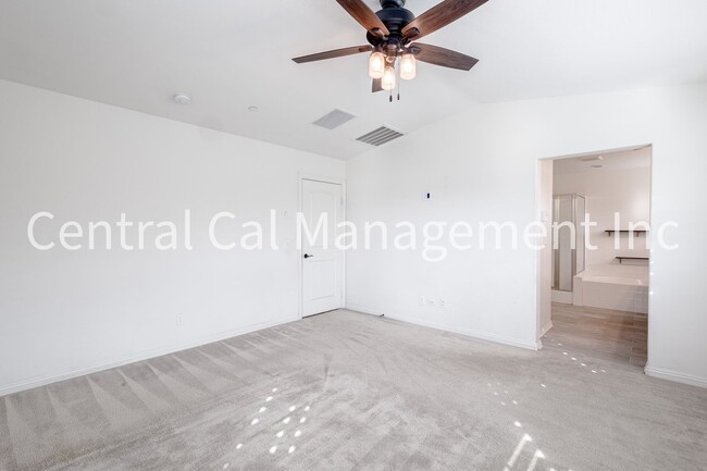 Building Photo - 5 Bedroom/3 Bath Home with Paid Solar System - $3095 Per month!