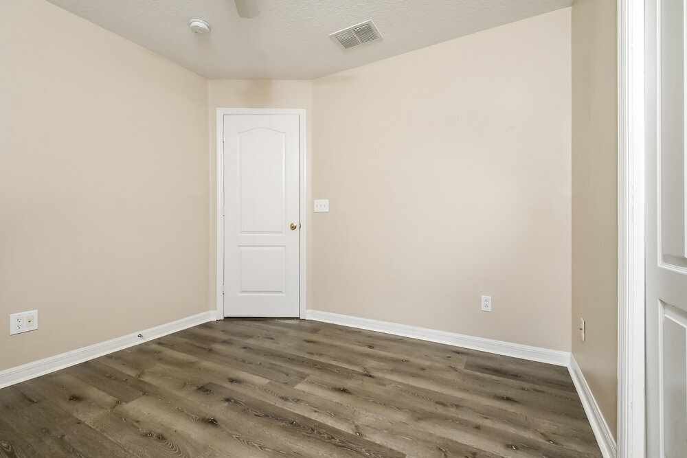 Building Photo - 15215 Searobbin Dr