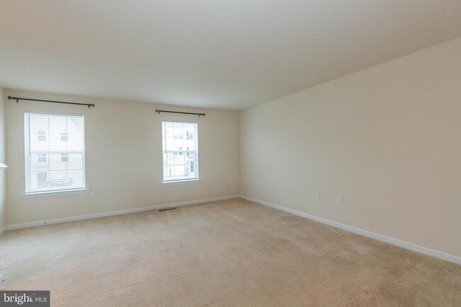 Building Photo - 440 Rumbling Rock Rd