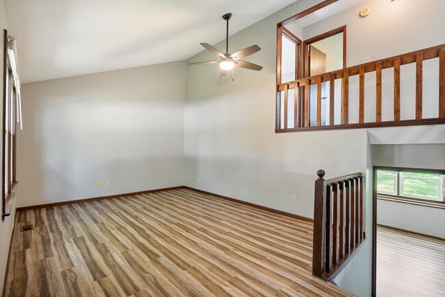 Building Photo - 2834 SE Glenside Ct