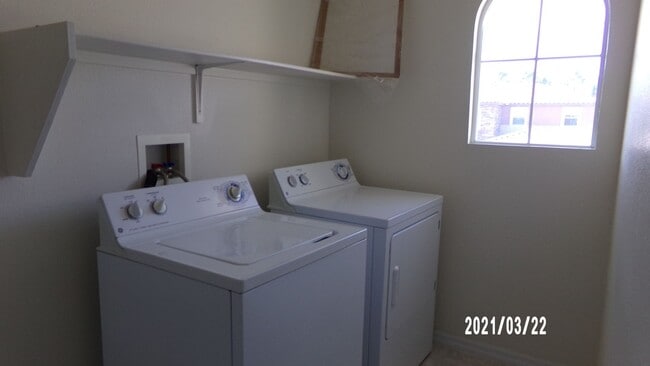 Building Photo - VISTA VERDE AT SUMMERLIN 3bd 2.5 bth WITH PRIVATE POOL & SPA