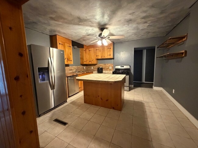 Building Photo - 327 N 400 W