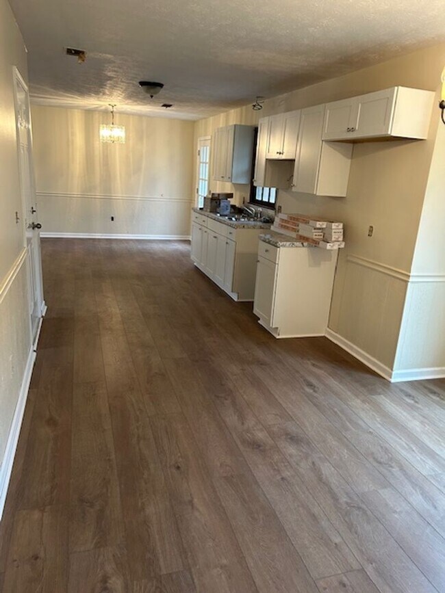 Building Photo - 75 Red Oak Dr